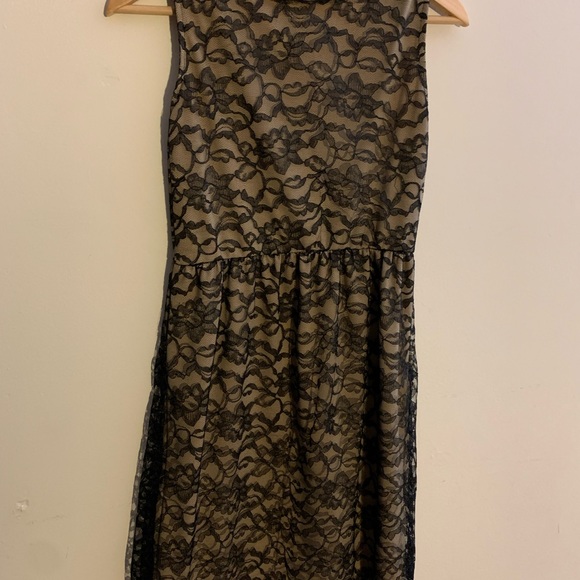 Lace Dress - Picture 7 of 7